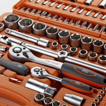 JUEGO DE LLAVES Y ACCESORIOS 110 PZAS DE 1/2" - 1/4" HR 2