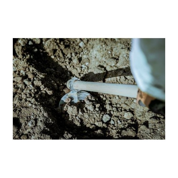 Azadilla forjada modelo pequeño para zonas de rocalla, con sistema antigiro / HOE232P