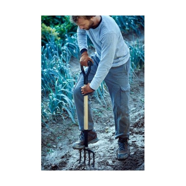 Horca de jardín, dientes forjados y planos para remover y cavar la tierra. Mango de anilla metálica, madera certificada / 9114A