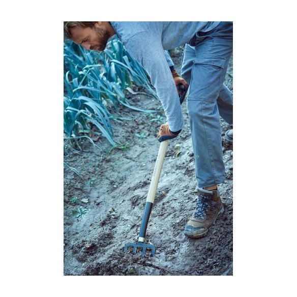 Horca de jardín, dientes forjados y planos para remover y cavar la tierra. Mango de anilla metálica, madera certificada / 9114A