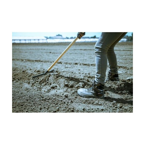 Rastrillo intensidad media, con mango de madera, para preparar la tierra, limpiar, igualar y cubrir sembrados / 951CML