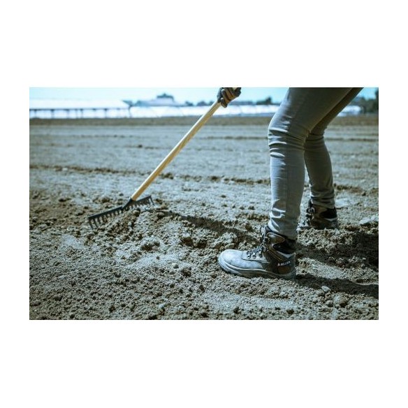 Rastrillo intensidad media, con mango de madera, para preparar la tierra, limpiar, igualar y cubrir sembrados / 951CML