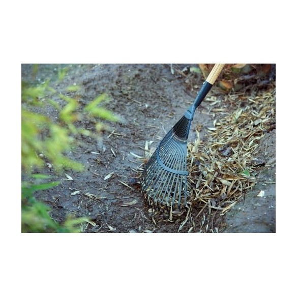 Escoba púas planas para limpieza de césped con mango madera FSC  / 3041CM