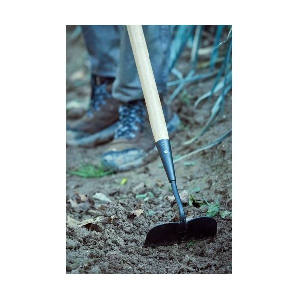 Azada Binadora, afilada para penetrar bien la tierra y cortar las malas hierbas. Mango largo de 1500mm / 3081CM